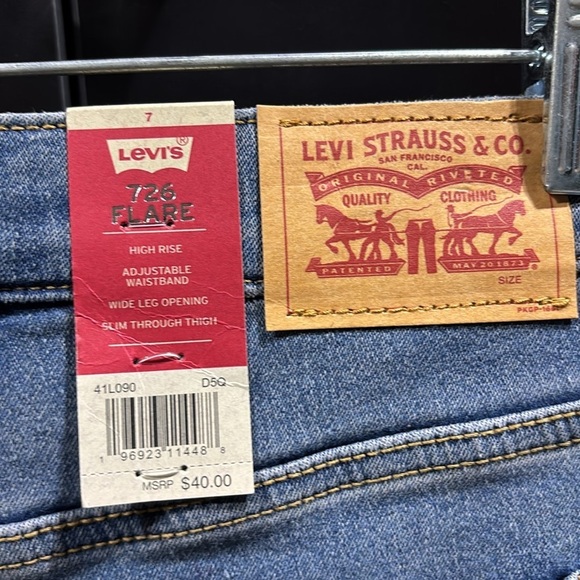 Levi’s 726 Flare High-rise slim thru thigh,wide leg opening,stretch adjust waist - Picture 4 of 6